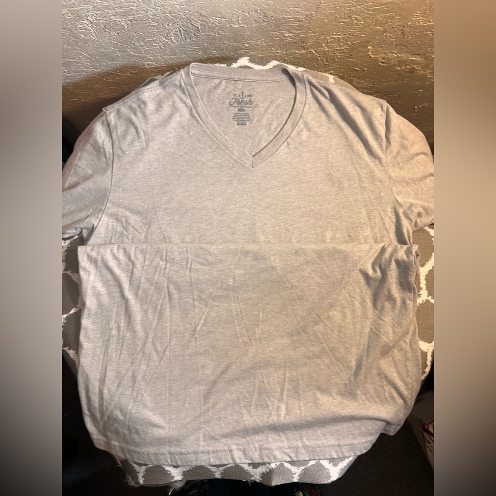 Fresh Gray Short Sleeve Tee Men’s sz LG vneck lightweight business casual summer